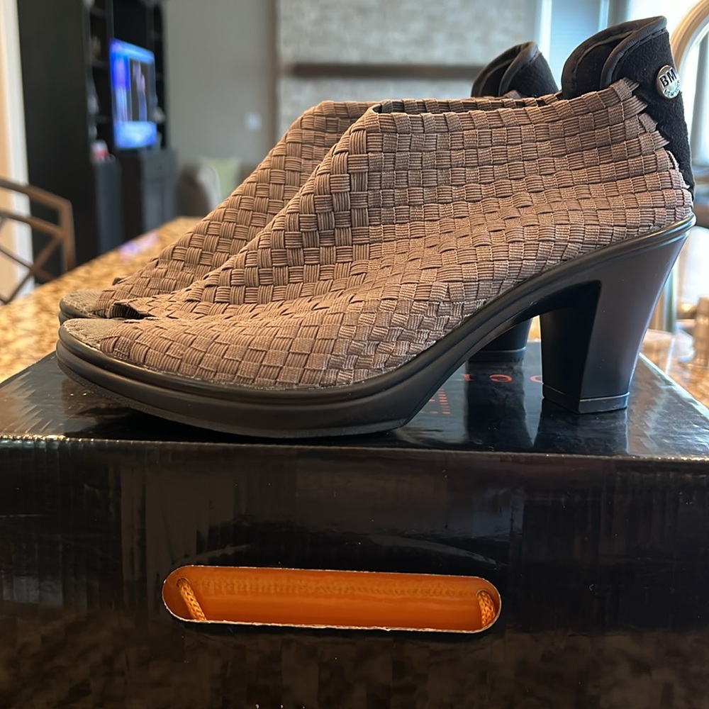 Bernie Mev Claire woven elastic heels. Size 38 smoke color.